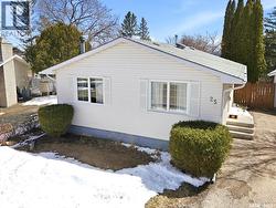 25 Tupper CRESCENT  Saskatoon, SK S7L 4N9