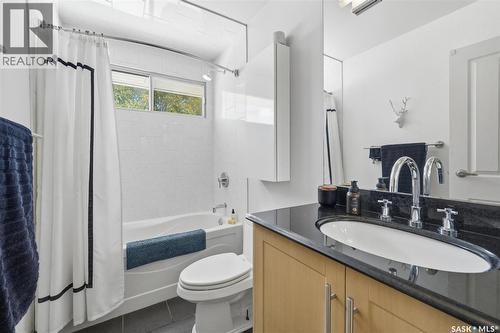 25 Tupper Crescent, Saskatoon, SK - Indoor Photo Showing Bathroom