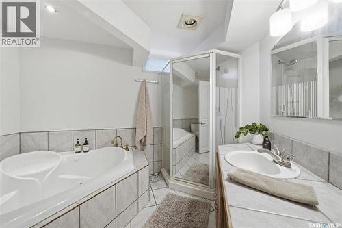 25 Tupper Crescent, Saskatoon, SK - Indoor Photo Showing Bathroom