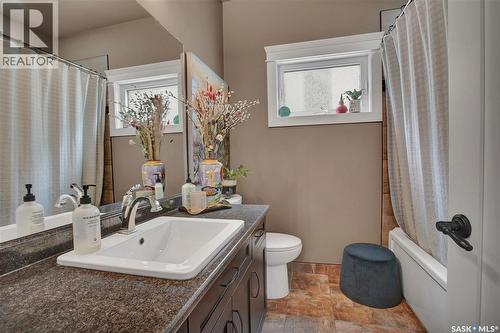 522 Hastings Crescent, Saskatoon, SK - Indoor Photo Showing Bathroom