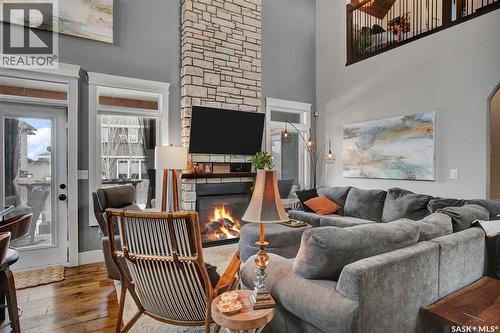 522 Hastings Crescent, Saskatoon, SK - Indoor Photo Showing Living Room With Fireplace