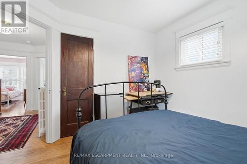 37 Connaught Avenue S, Hamilton, ON - Indoor Photo Showing Bedroom