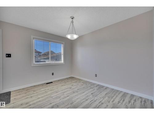 2329 29A Av Nw, Edmonton, AB 