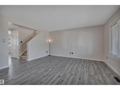 2329 29A Av Nw, Edmonton, AB 