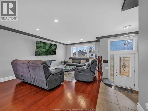 2848 Southridge, Windsor, ON - Indoor Photo Showing Living Room