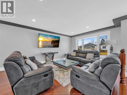 2848 Southridge, Windsor, ON - Indoor Photo Showing Living Room