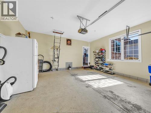 2848 Southridge, Windsor, ON - Indoor Photo Showing Garage
