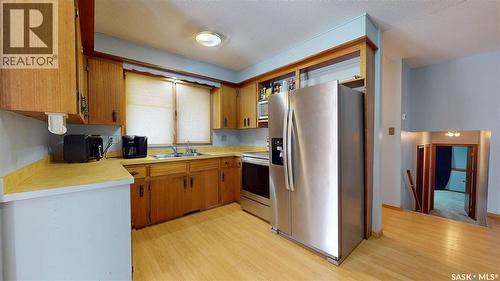 114 Windfield Road, Regina, SK - Indoor Photo Showing Kitchen With Double Sink