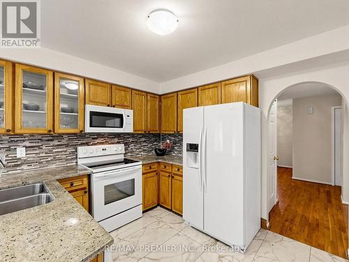 4579 Guildwood Way, Mississauga, ON - Indoor Photo Showing Kitchen With Double Sink
