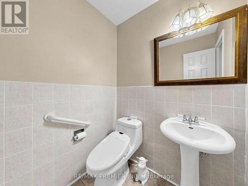 4579 Guildwood Way, Mississauga, ON - Indoor Photo Showing Bathroom