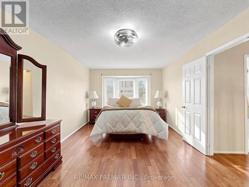 4579 Guildwood Way, Mississauga, ON - Indoor Photo Showing Bedroom