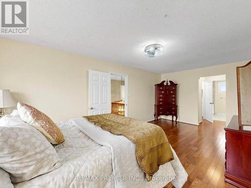 4579 Guildwood Way, Mississauga, ON - Indoor Photo Showing Bedroom