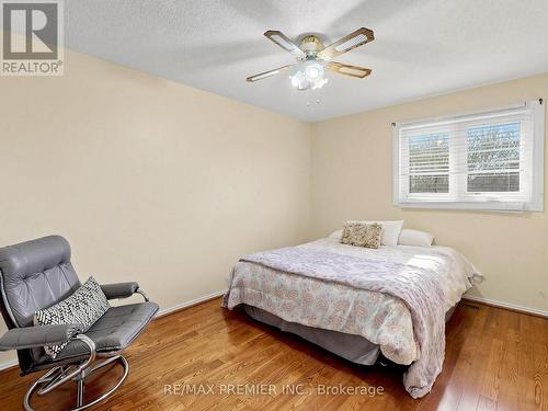 4579 Guildwood Way, Mississauga, ON - Indoor Photo Showing Bedroom