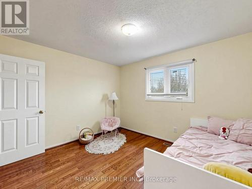 4579 Guildwood Way, Mississauga, ON - Indoor Photo Showing Bedroom