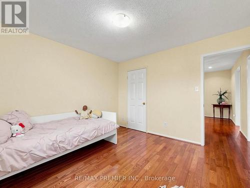 4579 Guildwood Way, Mississauga, ON - Indoor Photo Showing Bedroom
