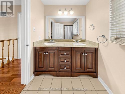 4579 Guildwood Way, Mississauga, ON - Indoor Photo Showing Bathroom