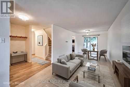 6455 Tisler Crescent, Mississauga, ON - Indoor Photo Showing Living Room