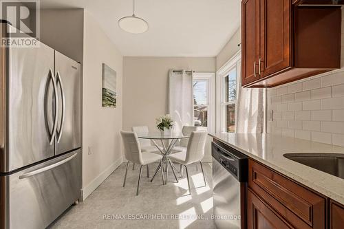 31 Cameron Avenue, Hamilton, ON - Indoor Photo Showing Kitchen