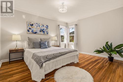 31 Cameron Avenue, Hamilton, ON - Indoor Photo Showing Bedroom