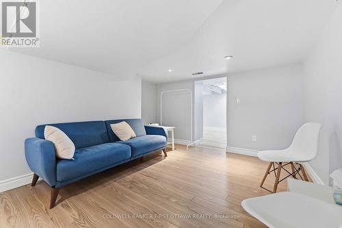260 Keyworth Avenue, Ottawa, ON - Indoor Photo Showing Living Room