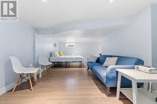 260 Keyworth Avenue, Ottawa, ON - Indoor Photo Showing Living Room