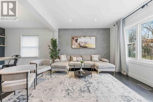 260 Keyworth Avenue, Ottawa, ON - Indoor Photo Showing Living Room