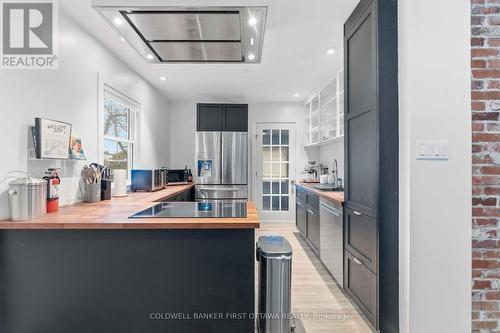 260 Keyworth Avenue, Ottawa, ON - Indoor Photo Showing Kitchen