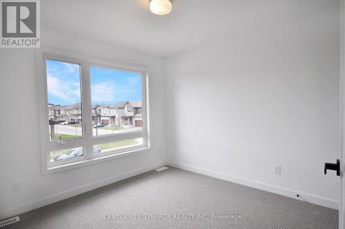 2nd bedroom with large window - 284 Ormiston Crescent, Ottawa, ON - Indoor Photo Showing Other Room