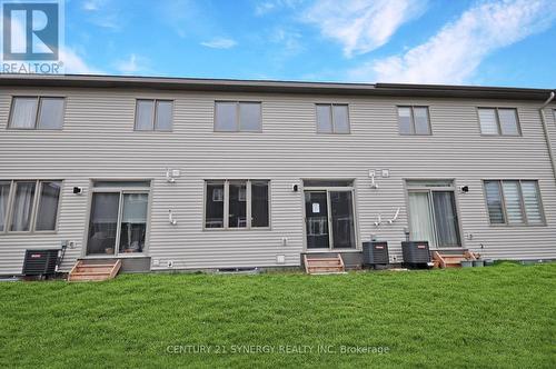 Yard - 284 Ormiston Crescent, Ottawa, ON - Outdoor With Exterior