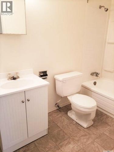 3906 Castle Road, Regina, SK - Indoor Photo Showing Bathroom