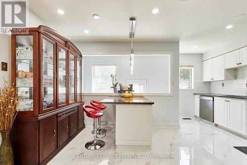483 Ormond Drive, Oshawa, ON - Indoor Photo Showing Kitchen With Upgraded Kitchen