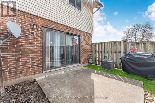 8 - 5982 Dunn Street, Niagara Falls (Arad/Fallsview), ON - Outdoor