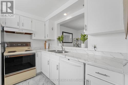 8 - 5982 Dunn Street, Niagara Falls (Arad/Fallsview), ON - Indoor Photo Showing Kitchen With Double Sink