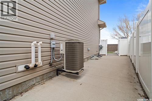 8814 Herman Crescent, Regina, SK - Outdoor With Exterior