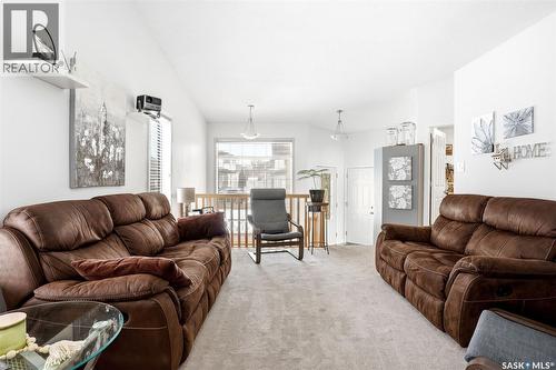 2839 Sunninghill Crescent, Regina, SK - Indoor Photo Showing Living Room