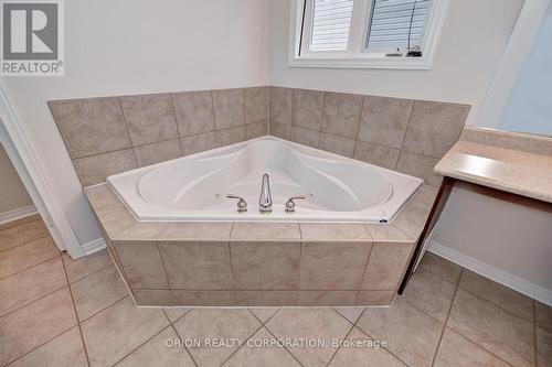 48 Apple Ridge Drive, Kitchener, ON - Indoor Photo Showing Bathroom