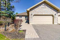 14 - 301 CARNEGIE AVENUE Peterborough (Northcrest Ward 5), ON K9L 0B3