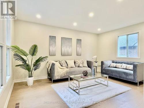 23 COULTON COURT  Whitby, ON L1N 7A9
