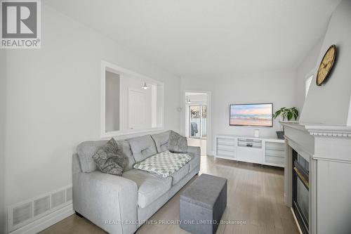 24 Archbury Circle, Caledon, ON - Indoor Photo Showing Living Room