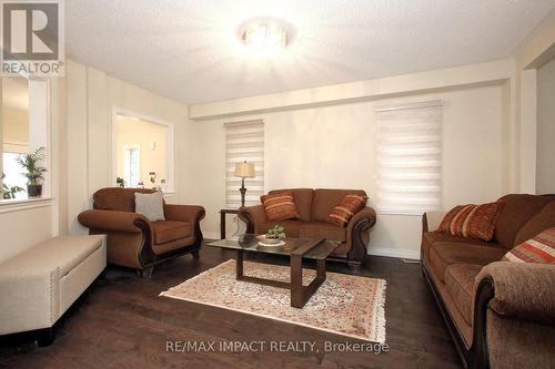 7303 Lantern Fly Hollow, Mississauga, ON - Indoor Photo Showing Living Room