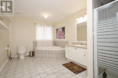 7303 Lantern Fly Hollow, Mississauga, ON - Indoor Photo Showing Bathroom