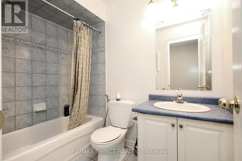7303 Lantern Fly Hollow, Mississauga, ON - Indoor Photo Showing Bathroom
