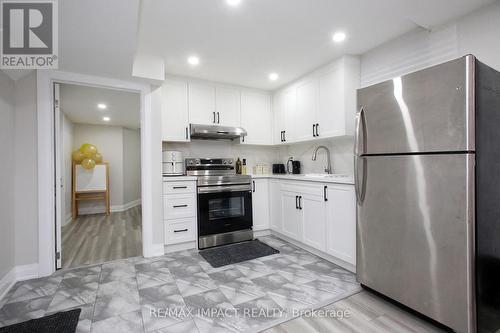 7303 Lantern Fly Hollow, Mississauga, ON - Indoor Photo Showing Kitchen With Stainless Steel Kitchen