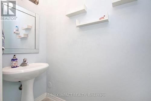 7303 Lantern Fly Hollow, Mississauga, ON - Indoor Photo Showing Bathroom