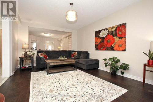 7303 Lantern Fly Hollow, Mississauga, ON - Indoor Photo Showing Living Room