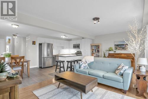166 Maple Street, Mapleton, ON - Indoor Photo Showing Living Room