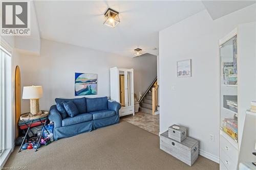 337 Beach Boulevard Unit# 3, Hamilton, ON - Indoor Photo Showing Living Room