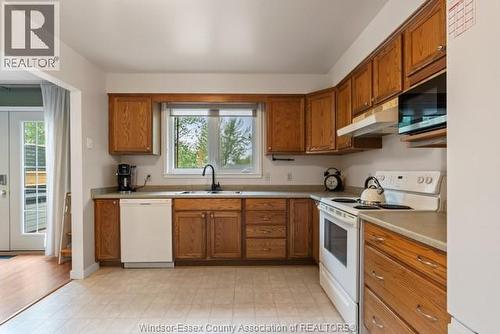 28 Vanier Drive, Tilbury, ON - Indoor Photo Showing Kitchen With Double Sink