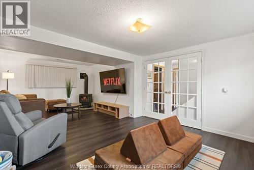 28 Vanier Drive, Tilbury, ON - Indoor Photo Showing Living Room