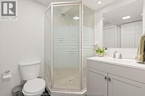 28 Vanier Drive, Tilbury, ON - Indoor Photo Showing Bathroom